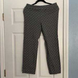 Margaret M black and white capris size L